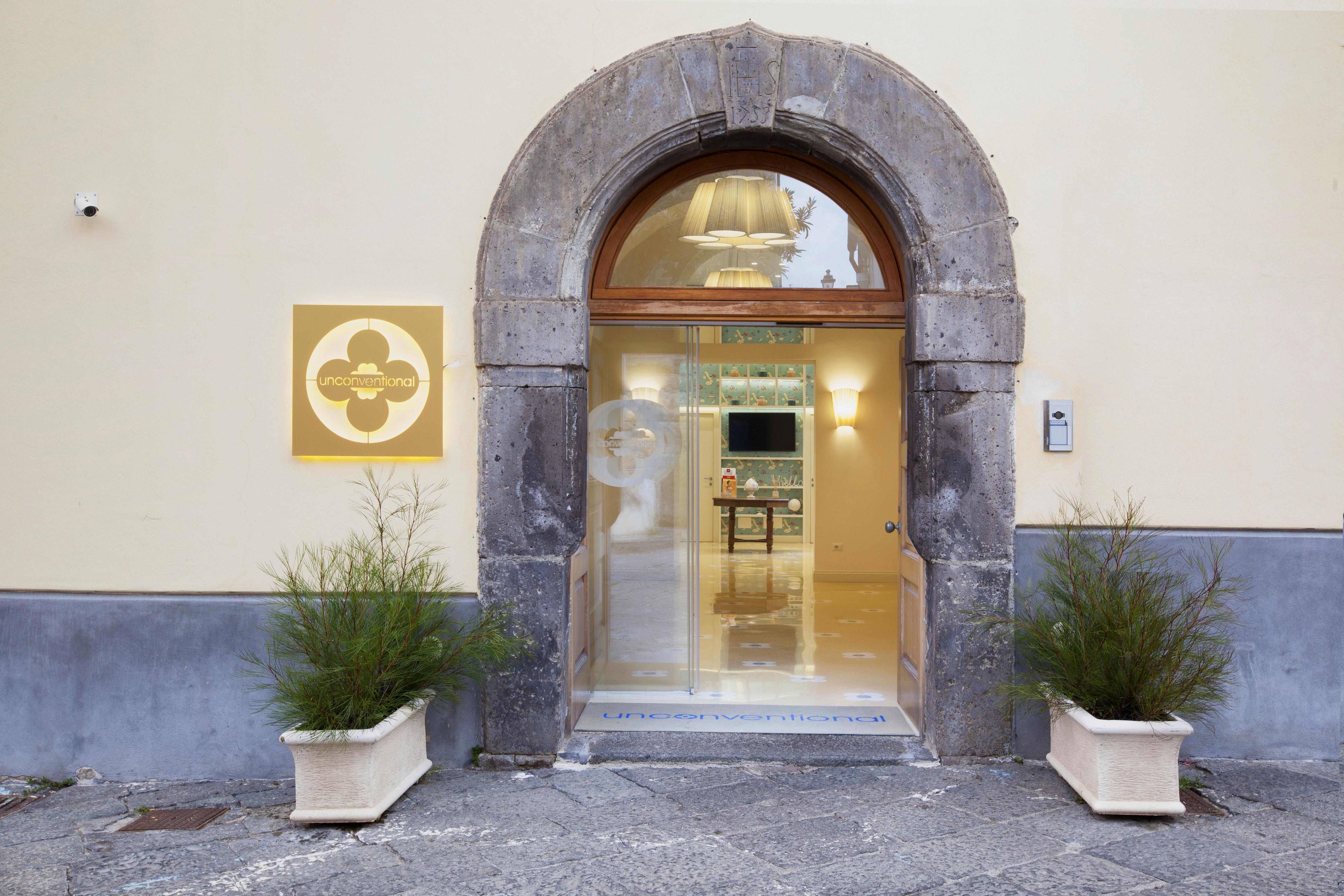Unconventional Sorrento Coast Hotel Sant'Agnello Exterior photo